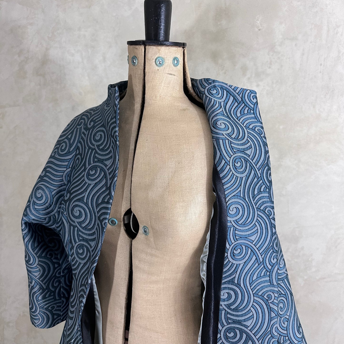 the frink coat in a silk-mix brocade image 9
