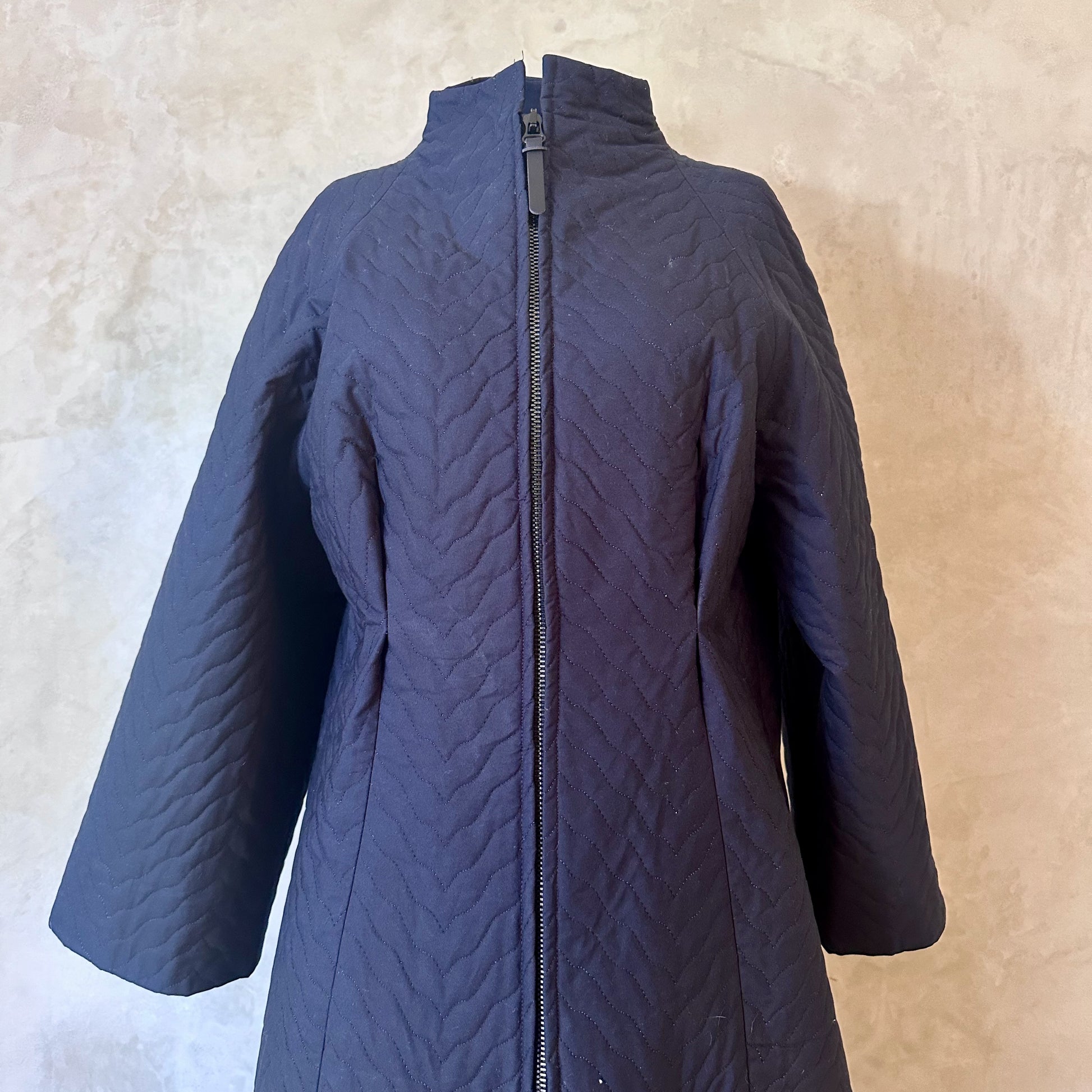 the quilted frink in navy image 3