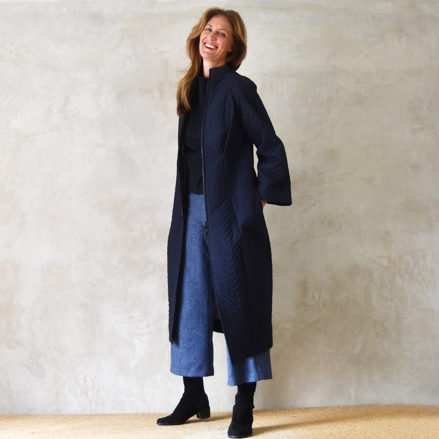 the quilted frink in navy oilskin image 7